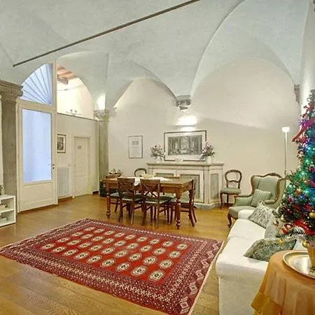 Piazza Ciompi With Private Garden Apartmán