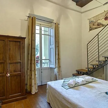 Apartment Piazza Ciompi With Private Garden