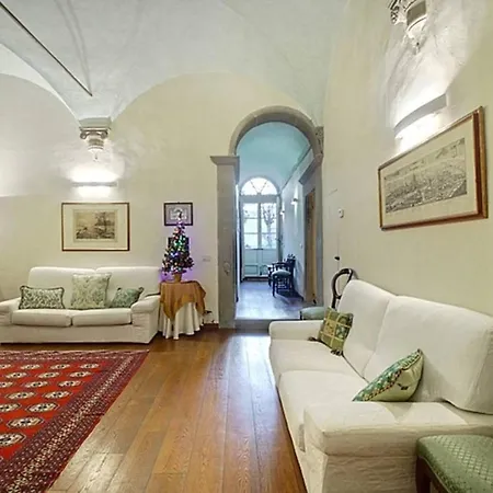 Piazza Ciompi With Private Garden Apartment